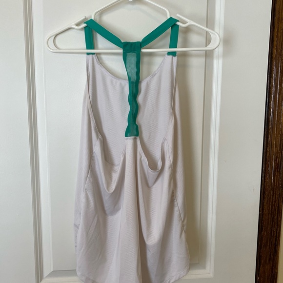 Fabletics size M mesh tank - Picture 2 of 2